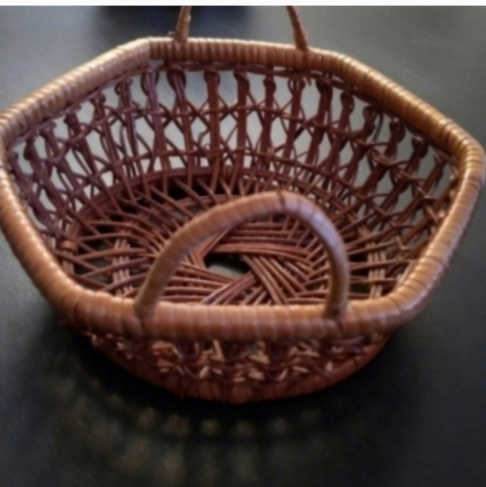 Small Octagon Shaped Wicker Rattan Basket 5.5" Excellent Condition Accent
